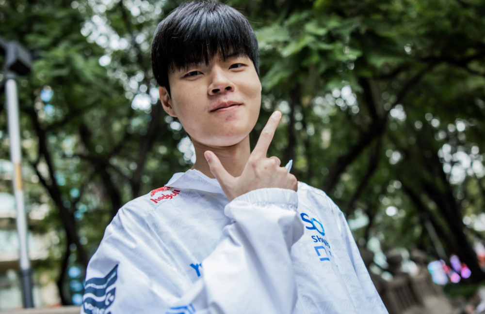 Deft夺冠后，粉丝喊话Uzi复出！奥咪咪：家庭不会成为他的阻碍