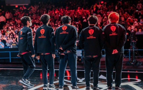 knight的身价今年直降一半，却依旧是LPL中路顶薪？好苗子太少了