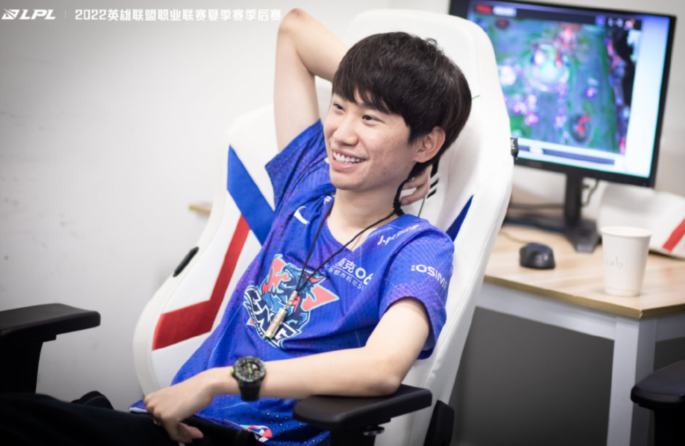 “EDG情况复杂，V5要换很多人”！Doinb火力全开，爆料LPL转会