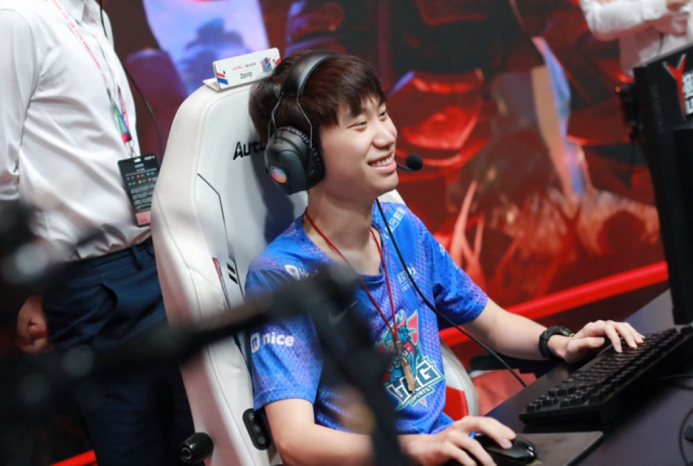 Doinb爆猛料：LCK有一个S级中单愿意来LPL，很多队买不起