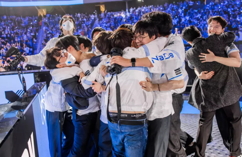 Deft夺冠后引领潮流？各路老将均想复出，Uzi却有难言之隐！