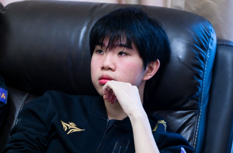 LOL：电竞萧炎小P发不雅照被曝光，Icon韩服改ID搞事，EDG赚了