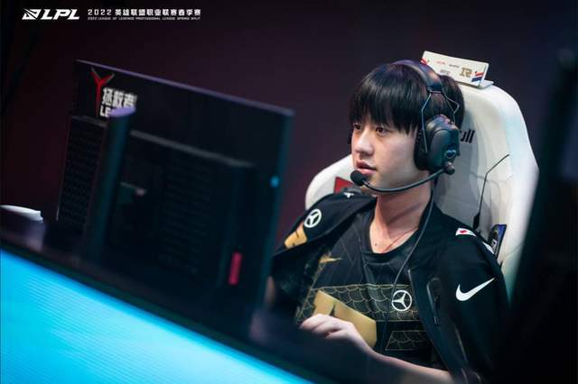 LOL：一阵辅助转会期无人问津，小明无奈续约RNG，乐言爆料宁成香饽饽