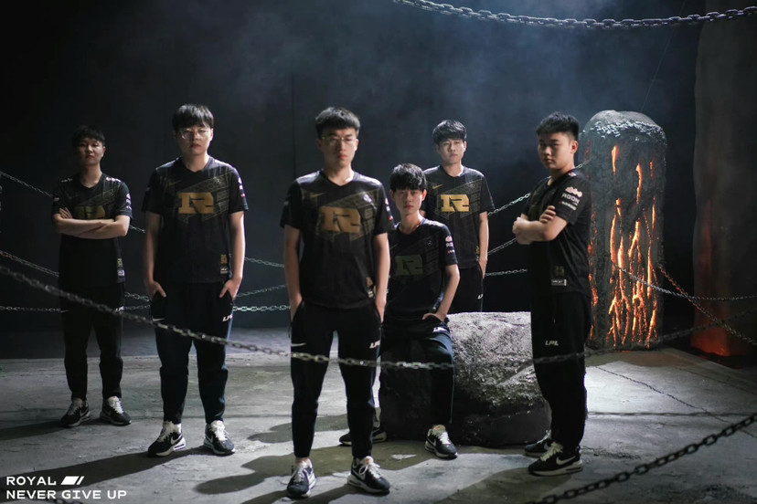 房管鲨疯了！小虎回国首播，弹幕满天飞，房管365天套餐送不赢！