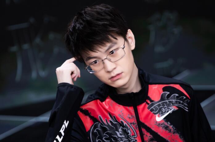 EDG管理层怒怼拳头，输比赛不能怪选手，世界赛LPL被区别对待