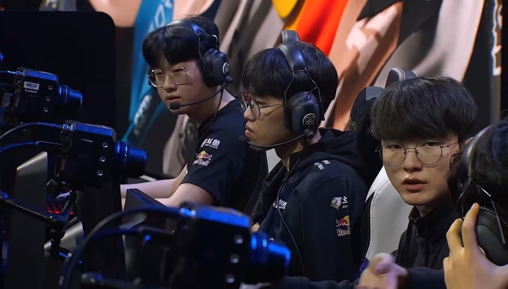 “LPL冠军下路，被我们打跑了”，T1小吕布透露：JDG训练赛非常惨