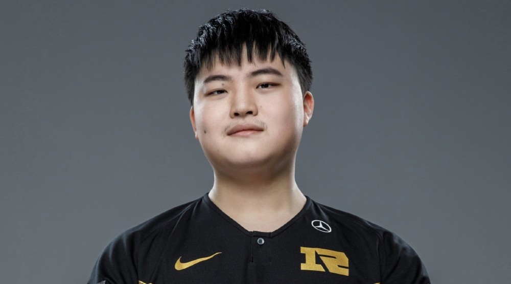 Uzi力压TheShy，排名第一！LPL全明星投票开启：小虎未进前三