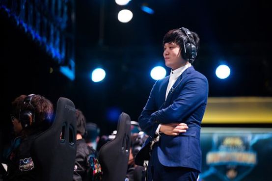 LOL：EDG阿布深夜谈LPL教练，人数都凑不齐，Uzi复出方式二选一