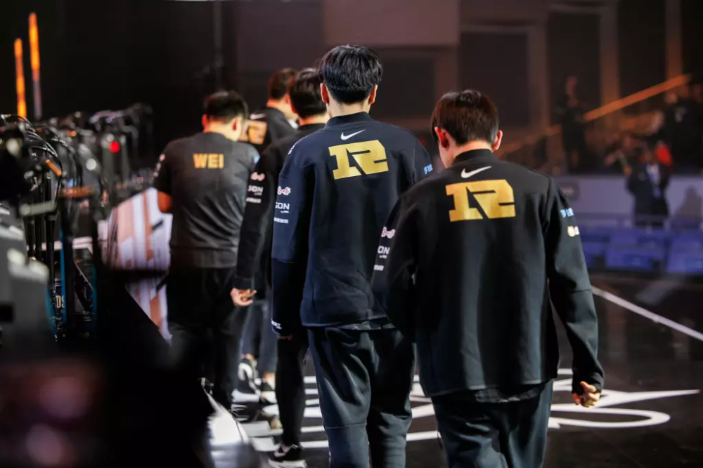 Wei要前往JDG战队顶替看片哥？小明合同虽然到期，却没有人要！