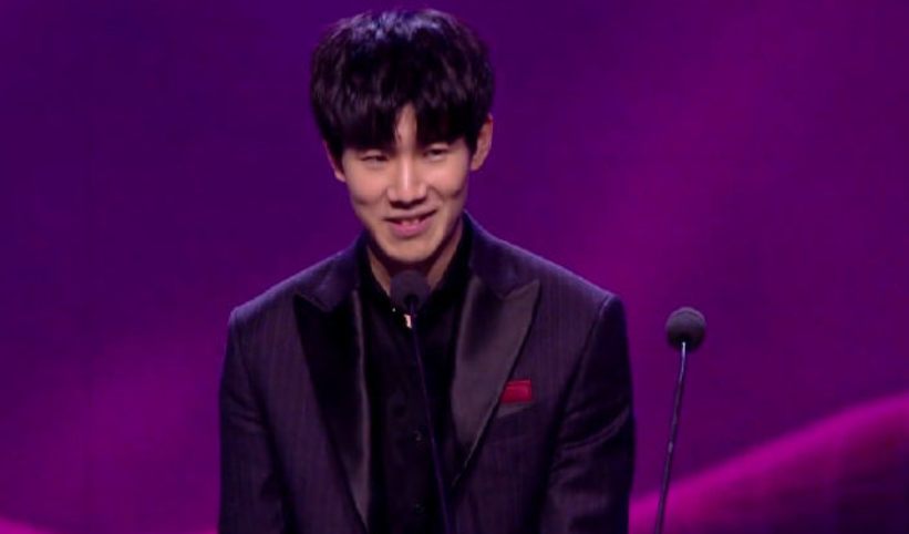 LOL：Uzi惜败，全明星票数被Theshy反超，FPX超话揭露内幕