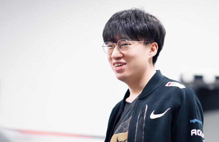 LOL：RNG被曝想打感情牌留下野，TES战队换教练了，被阿布说对了