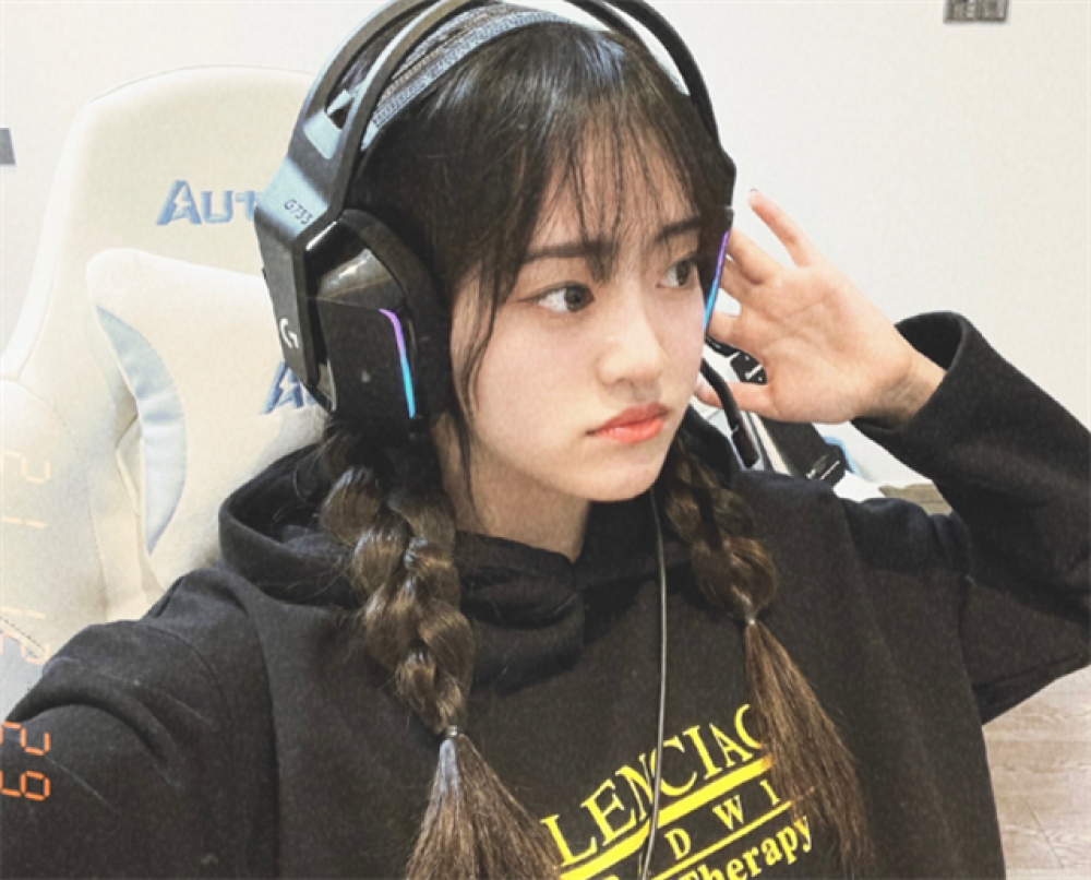 阿水女友卡点为他庆生，选手甜蜜回复，恰好这一天也是GAM打野生日