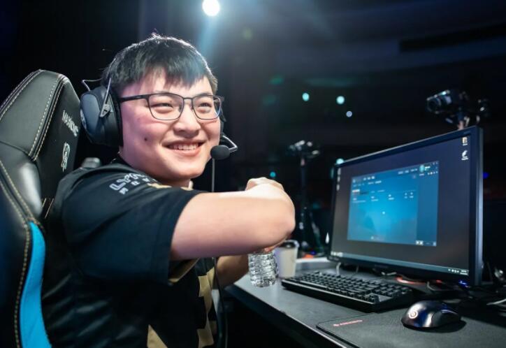 Theshy投票反超uzi，却将缺席全明星赛，回国后被检查出阳性