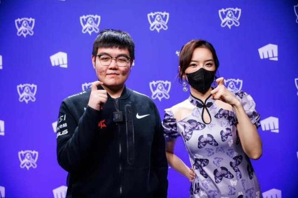 369加入JDG地位变化太大：TES左手喊我三弟，现在队友都叫9哥