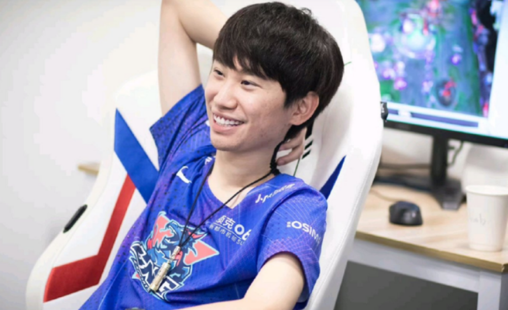 Doinb自扇耳光道歉：因韩服号被封生气，对Faker没意见！