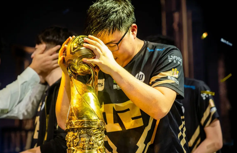 号称LPL最强射手，UZI为何现在没人要？