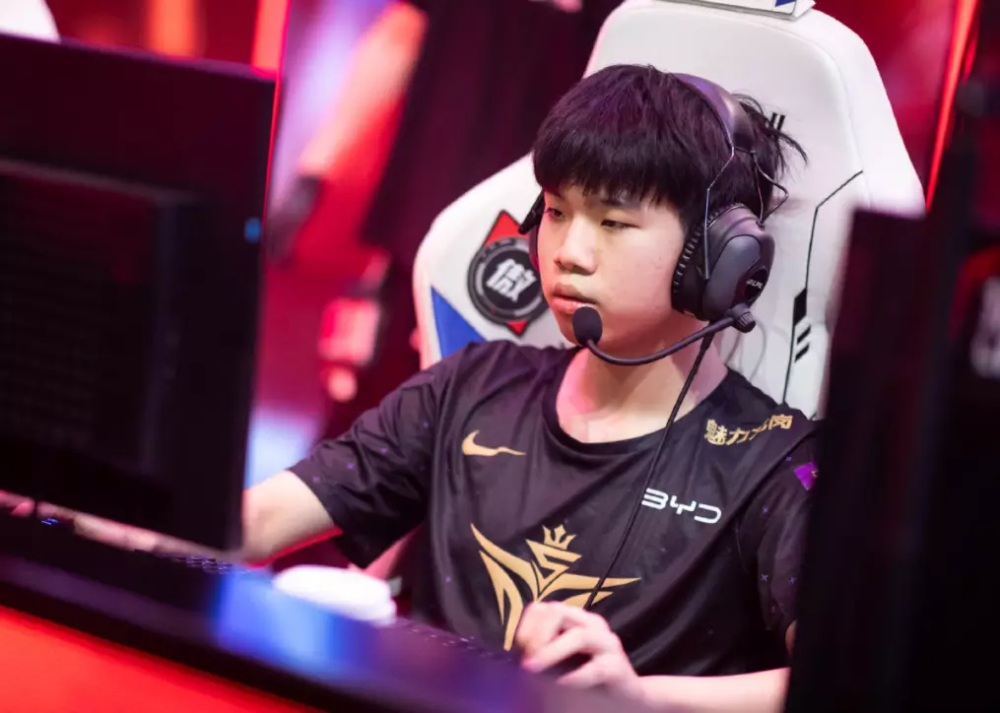 photic开小号给自己洗白，被网友抓到现行？网友：电竞杜兰特！