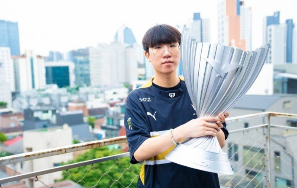 再见LCK！Ruler泪洒直播间！我要去中国了，听说那里的饭很好吃