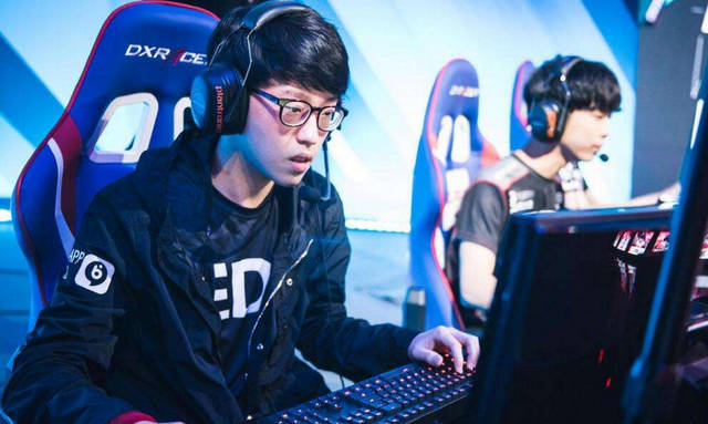 LOL：Doinb爆料小学弟重回T1，李哥想换赛区，LPL队伍报价了