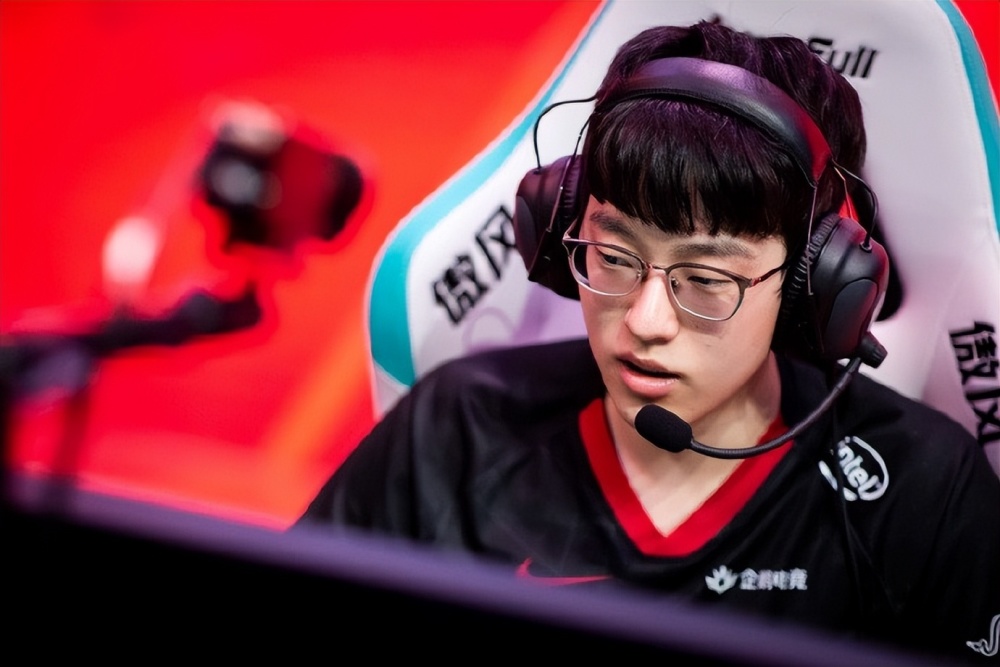 前V5教练爆料：EDG和Scout还有别的合同！FPX只留中单其他全换