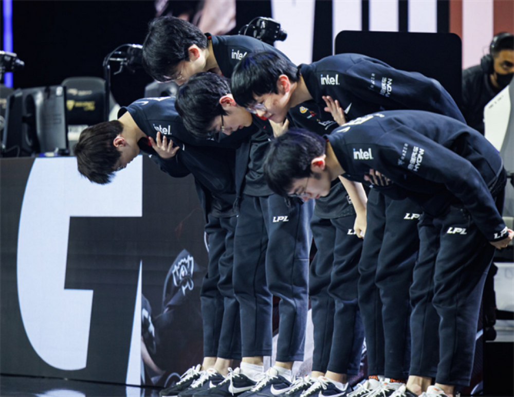 LCK战队都上当了？知情人称小学弟的合同有问题，可能要跟EDG续约