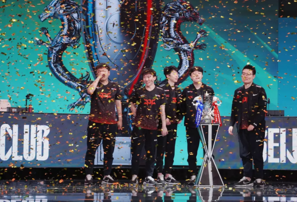 红米再回JDG，这支队伍究竟有什么魅力？今年不止签约尺帝！