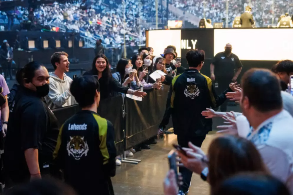 LCK冠军辅助竟找不到工作？GEN根本没想跟指环王续约，来不了LPL