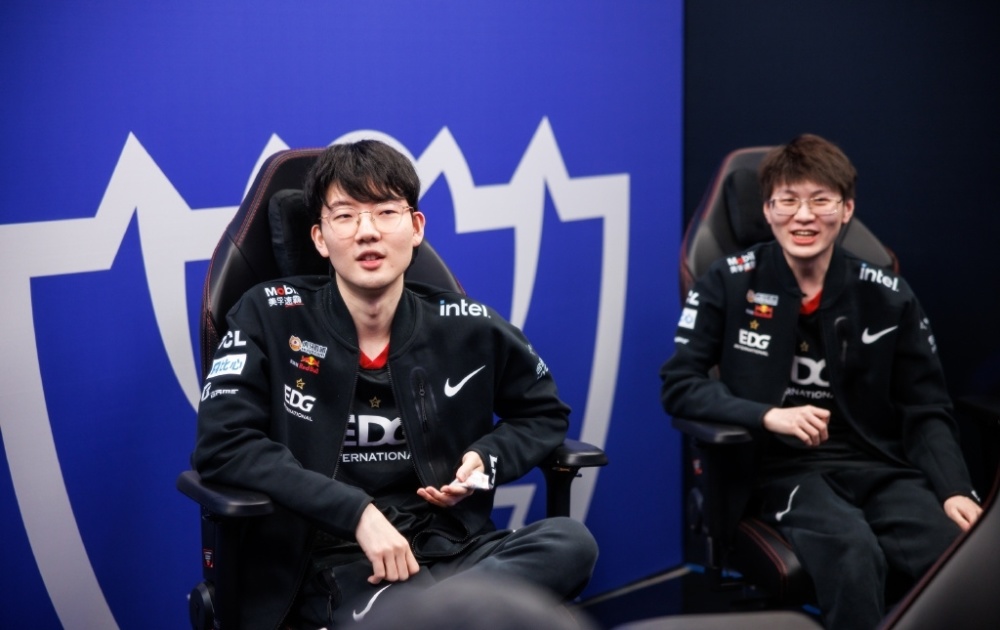 viper亲自用中文告别，另一场“散伙饭”却成笑话：桌上只剩几粒花生