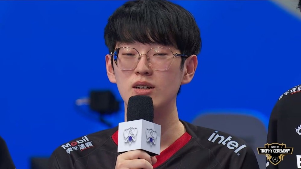 LPL转会期第一惨案！EDG冠军中单，被三大战队拉扯，仍未完成签约