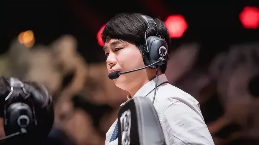 红米本想要离开JDG？飞机队监督爆料：看到阵容后又决定冲一年！