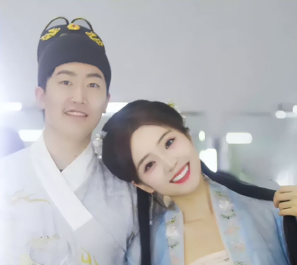 “管余夫妇”这次真出圈？两人携手参与世界杯，斩获LPL两大奖项