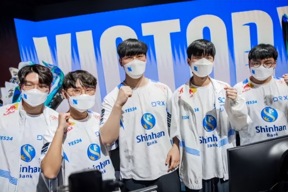 这才是最惨的世界冠军？P小将刚夺冠就遭背刺，直接被队伍踢了！