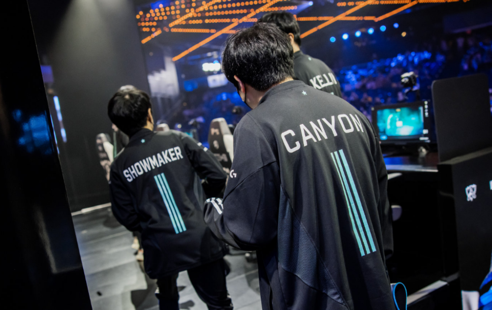备战LCK春季赛，Deft熬夜训练，野王Canyon身处困境
