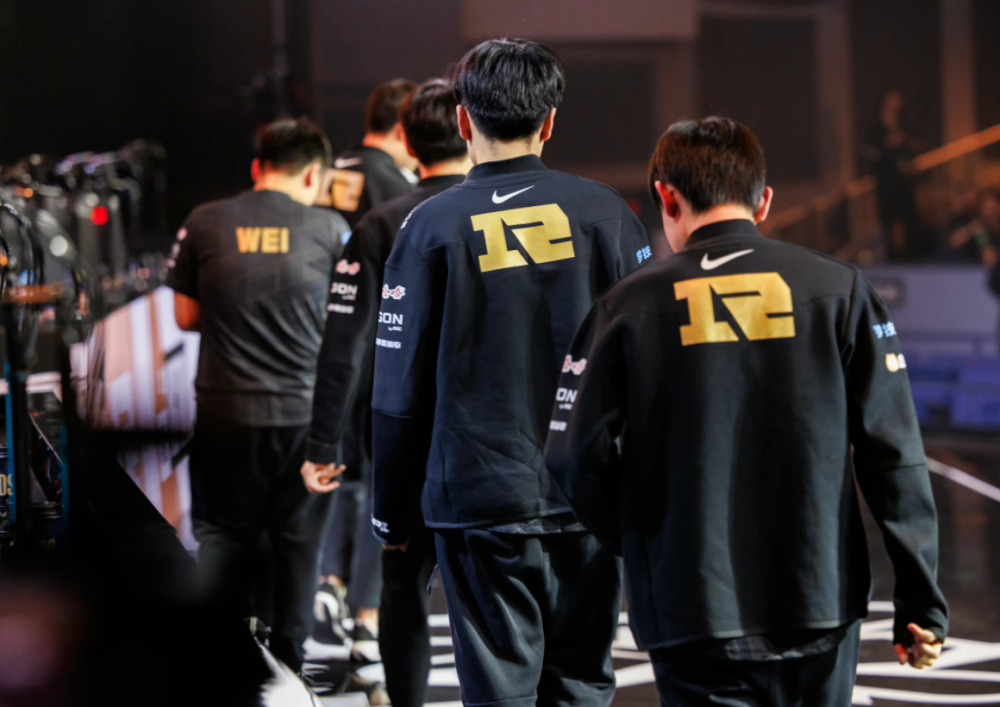 wei心态爆炸？韩服排位一路连跪，网友猜测：签了竞业合同后悔了