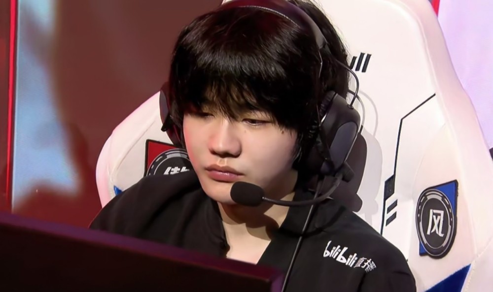 LPL：RNG迎来好消息，BLG新阵容确定，换了四个人，冠军辅助离队