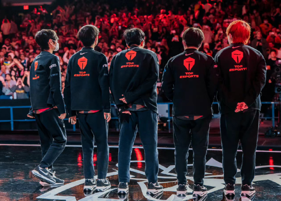 TES新赛季阵容依旧存在短板？网友直言wayward不换，又要成突破口