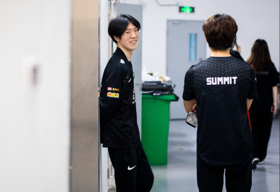 Theshy一踢四，韦神有望复出！LPL转会形势明朗，RNG口碑逆转