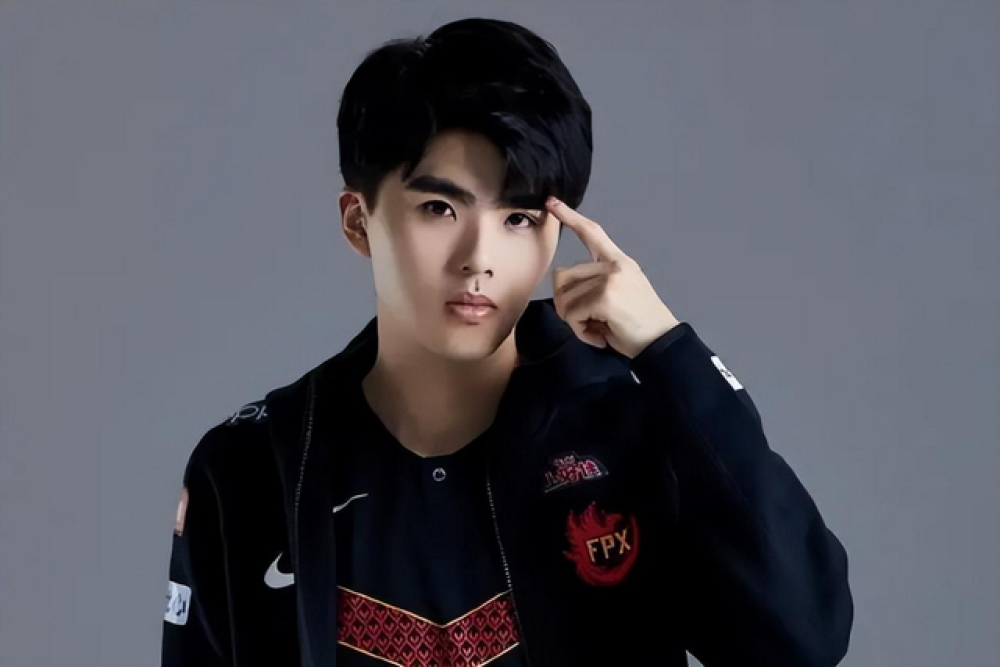 前LPL选手Fenfen晒聊天记录，Lwx自嘲去打KPL：一起不？