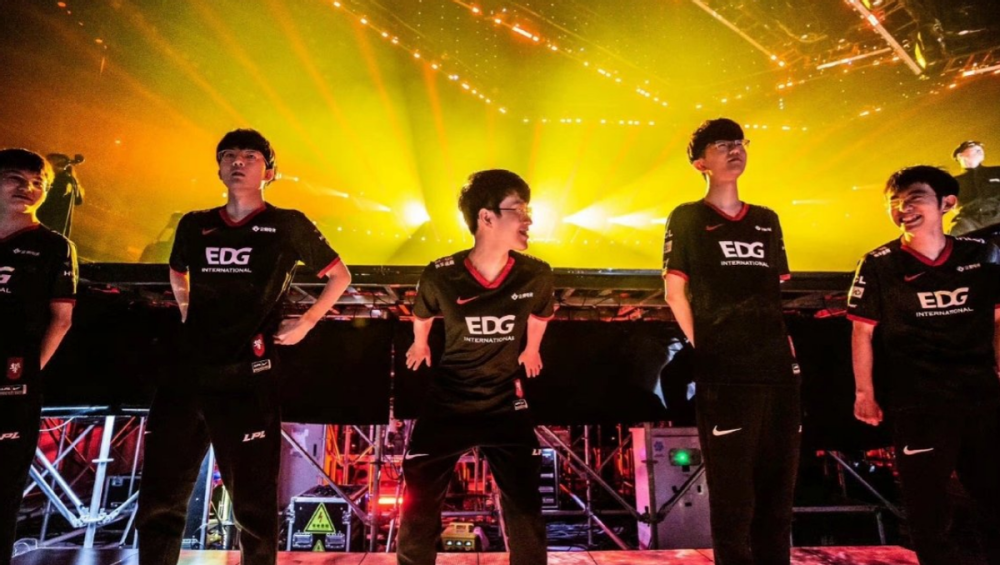 Viper中国女粉丝狂砸数百万征服HLE！韩华当场官宣：以后全中文化