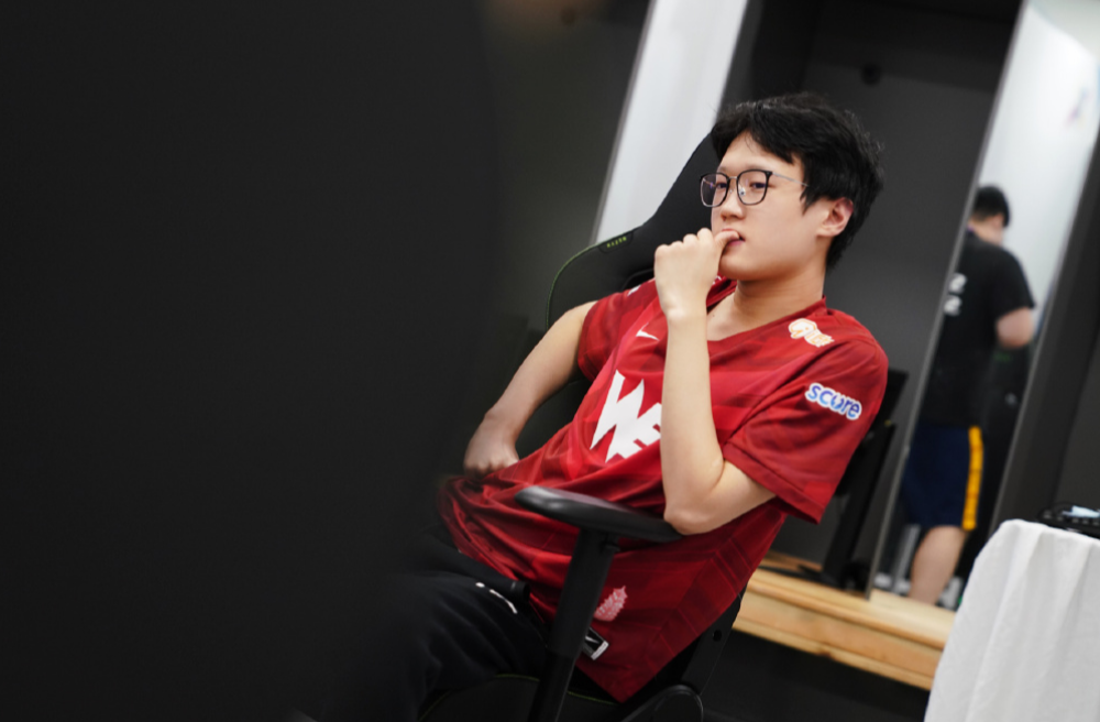 WE新赛季首胜有望了？世界冠军教练加上YM打野