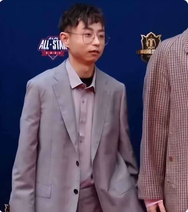 水晶哥受邀参LPL全明星，又要走红毯了，这次拉着神超一起走！