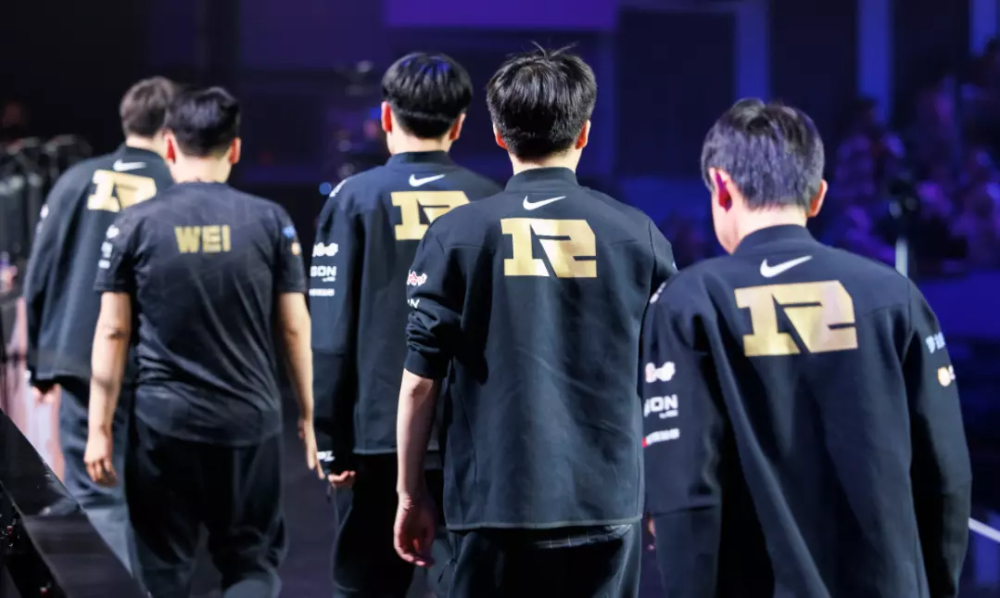 燃尽小虎最后的价值？RNG用小虎抵Bin的债务，换取注册选手的资格