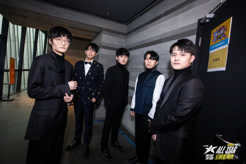 Rookie全明星与新队友一同亮相！小钰晒出合照才是真的甜！