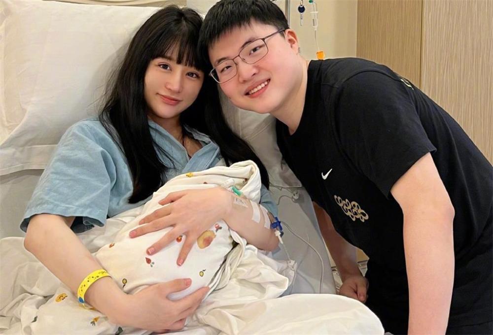 无人在意的角落，LPL一位8年老选手选择退役，林炜翔的选择太心酸