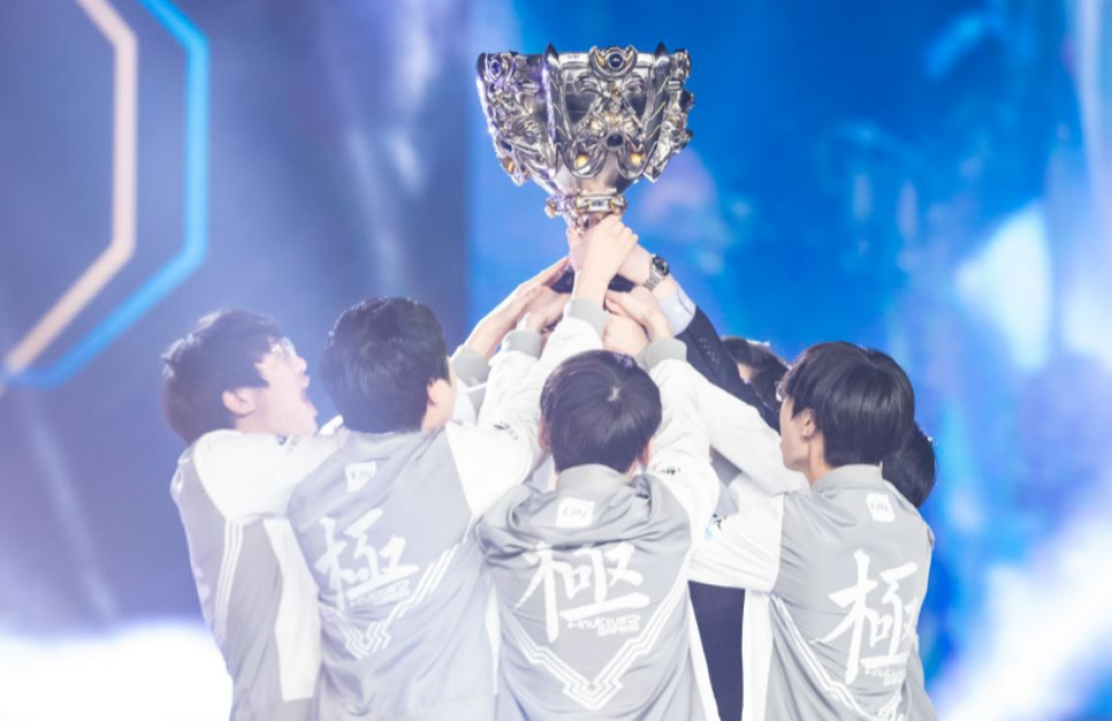 仁川人起立！UP官宣宝蓝加盟，iG世界冠军五人组新赛季重聚