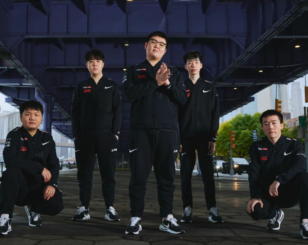 LPL又一个“JDG”诞生？BLG新阵容正式公布，双人组成大问题！