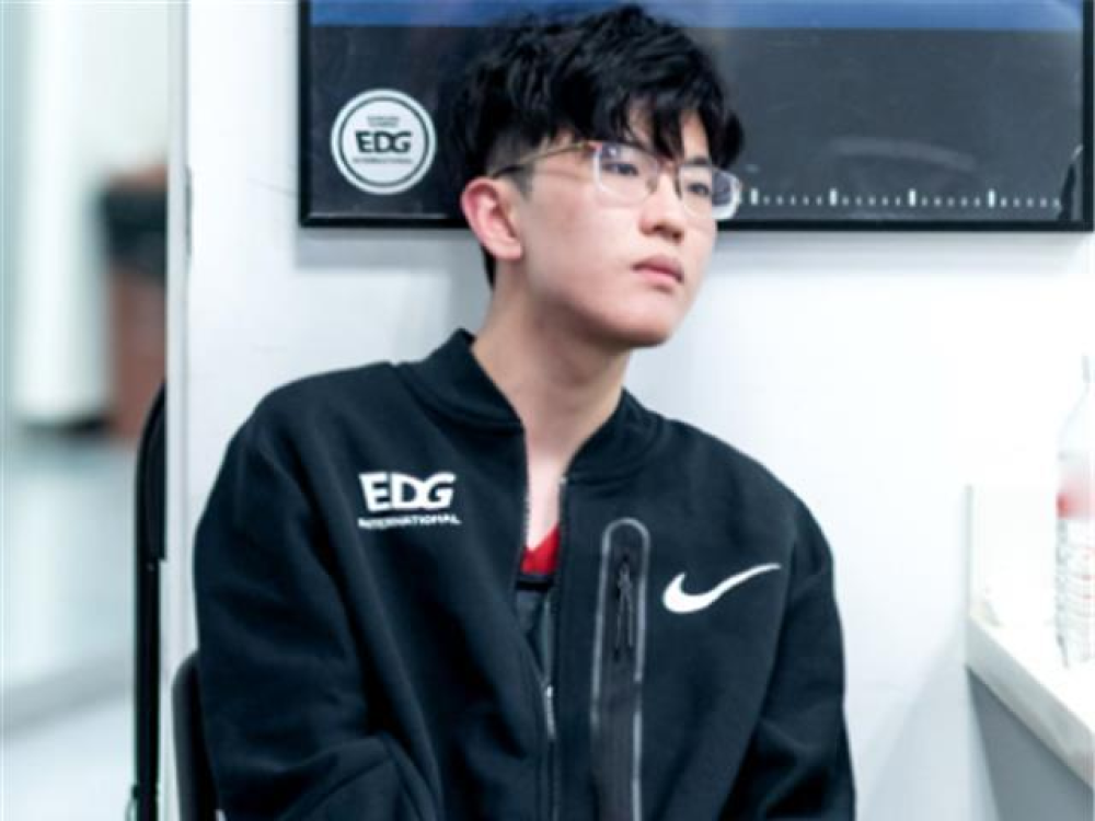 LOL：小学弟正式加入LNG战队，韩网锐评EDG卡合同，别给LPL丢脸