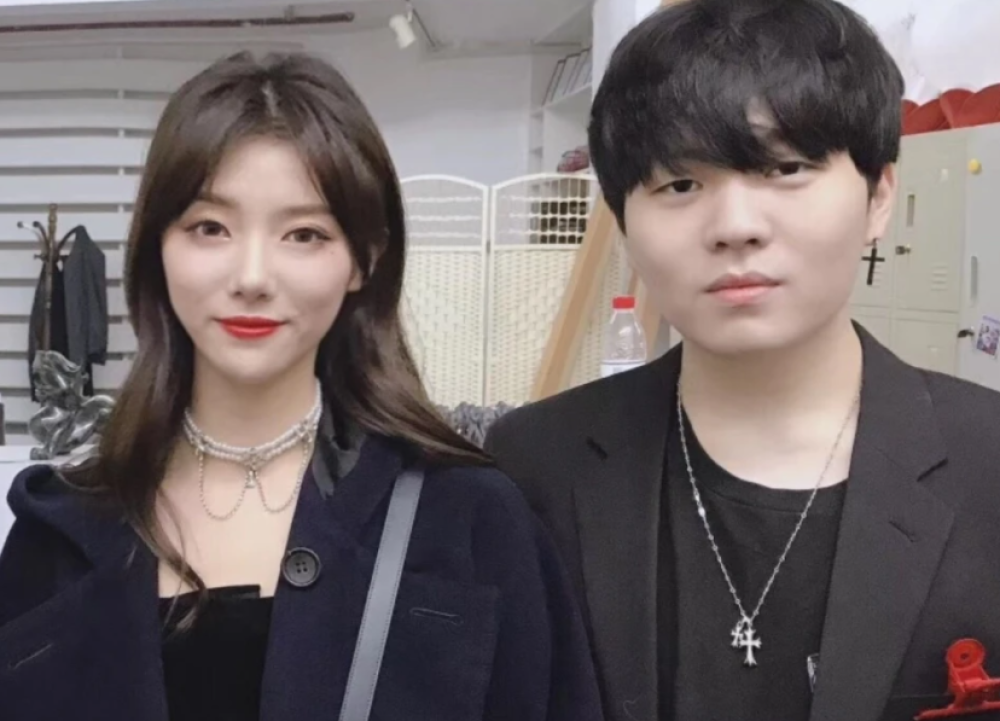 秀就完事了！Rookie送小钰牌匾，小钰：铁直男！